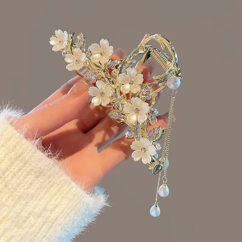 New Pearl Flower Tassel Hair Claw Clip Girl Retro Ponytail Hair Clip Shark Clip Korean Exquisite Women Hair Accessories